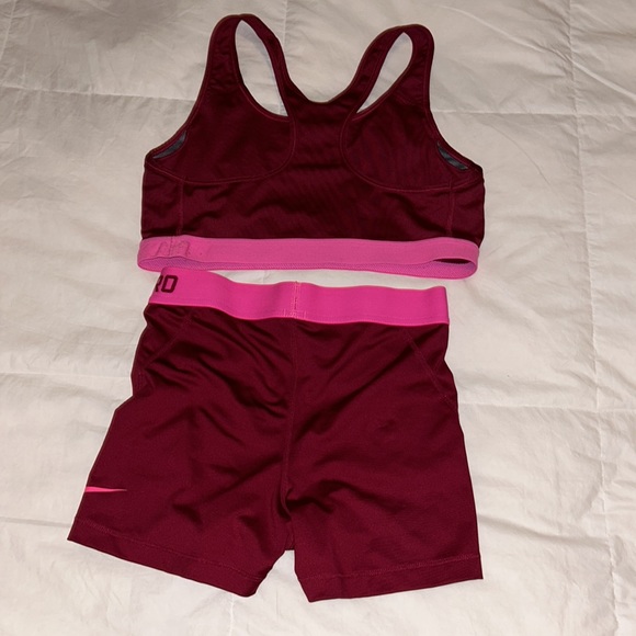 NIKE - Picture 4 of 7